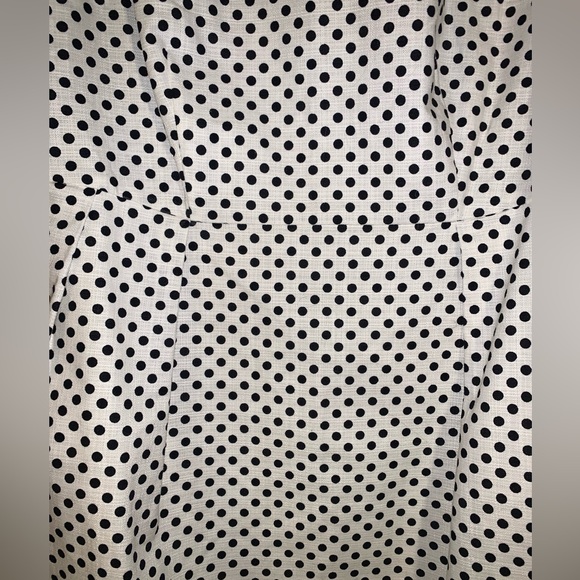 Lands End white shift dress with black polka dots. size 10. Pleated w/ pockets - Picture 10 of 11